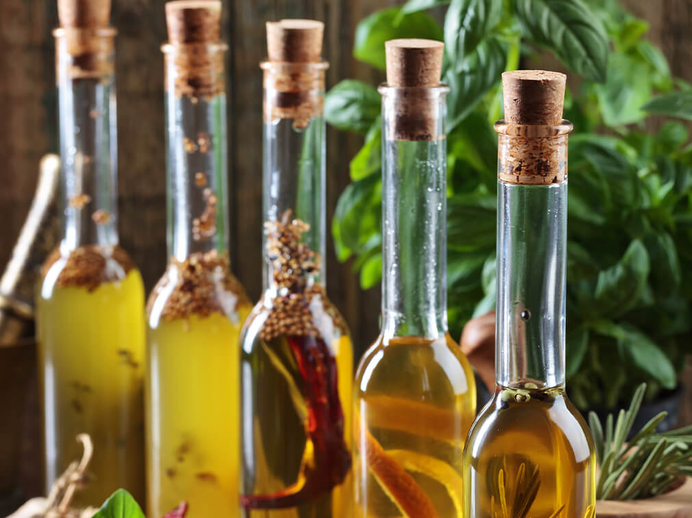 Aromatische Kräuteröle
